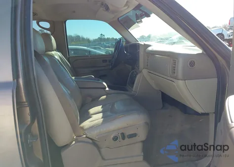 2004 Chevrolet Tahoe Lt z USA, uszkodzony, nr VIN 1GNEC13Z74R229359